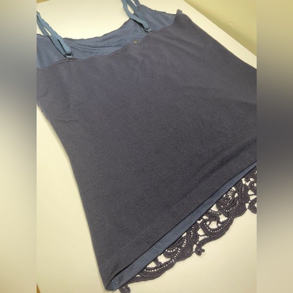 Front lace top - Picture 5 of 8